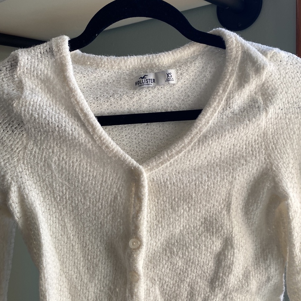 Hollister Button-Down Cardigan ☁️ - Picture 4 of 6